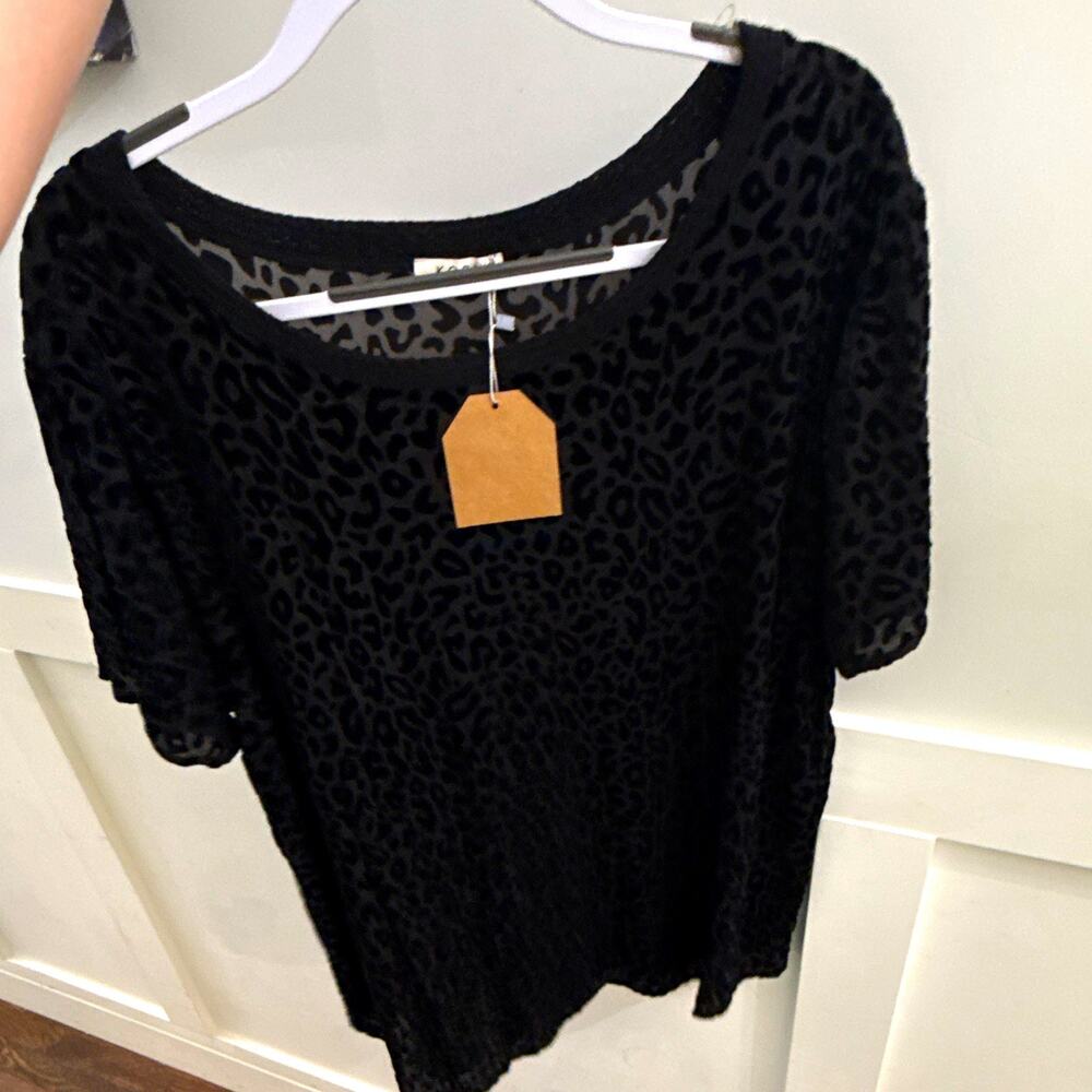 Kori Women’s Black Leopard Animal Print Knit Round Neck Short Sleeve Top XL